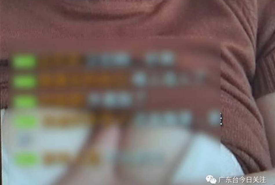 許多美女主播大張旗鼓地進行不堪入目的黃色脫衣舞表演